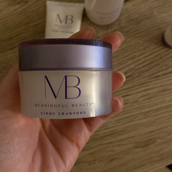 Meaningful Beauty 7 Pieces - Picture 2 of 7